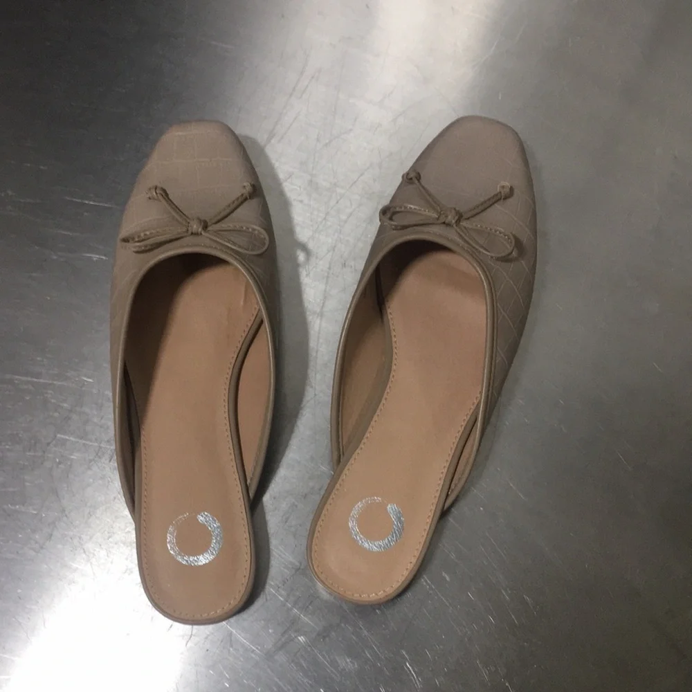 New WB‎ Woman’s Journee Collection Elegant Beige Slip-On Women's Shoes